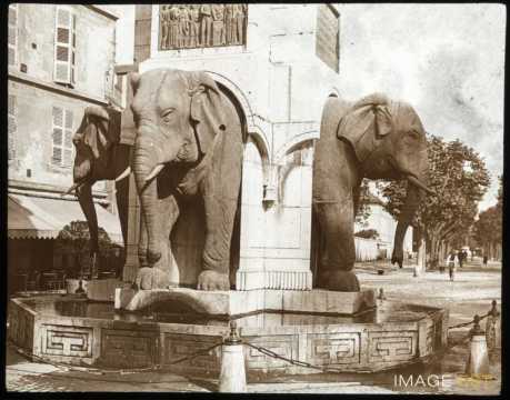 Fontaine des Éléphants (Chambéry)